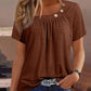 Γυναικείο περιστατικό στρογγυλό λαιμό στερεό χρώμα κουμπί στοιχείο κοντομάνικο κορυφαίο T-Shirt
